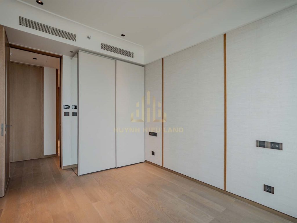 Phòng ngủ căn hộ 3 phòng ngủ tòa Sea - Grand Marina Saigon